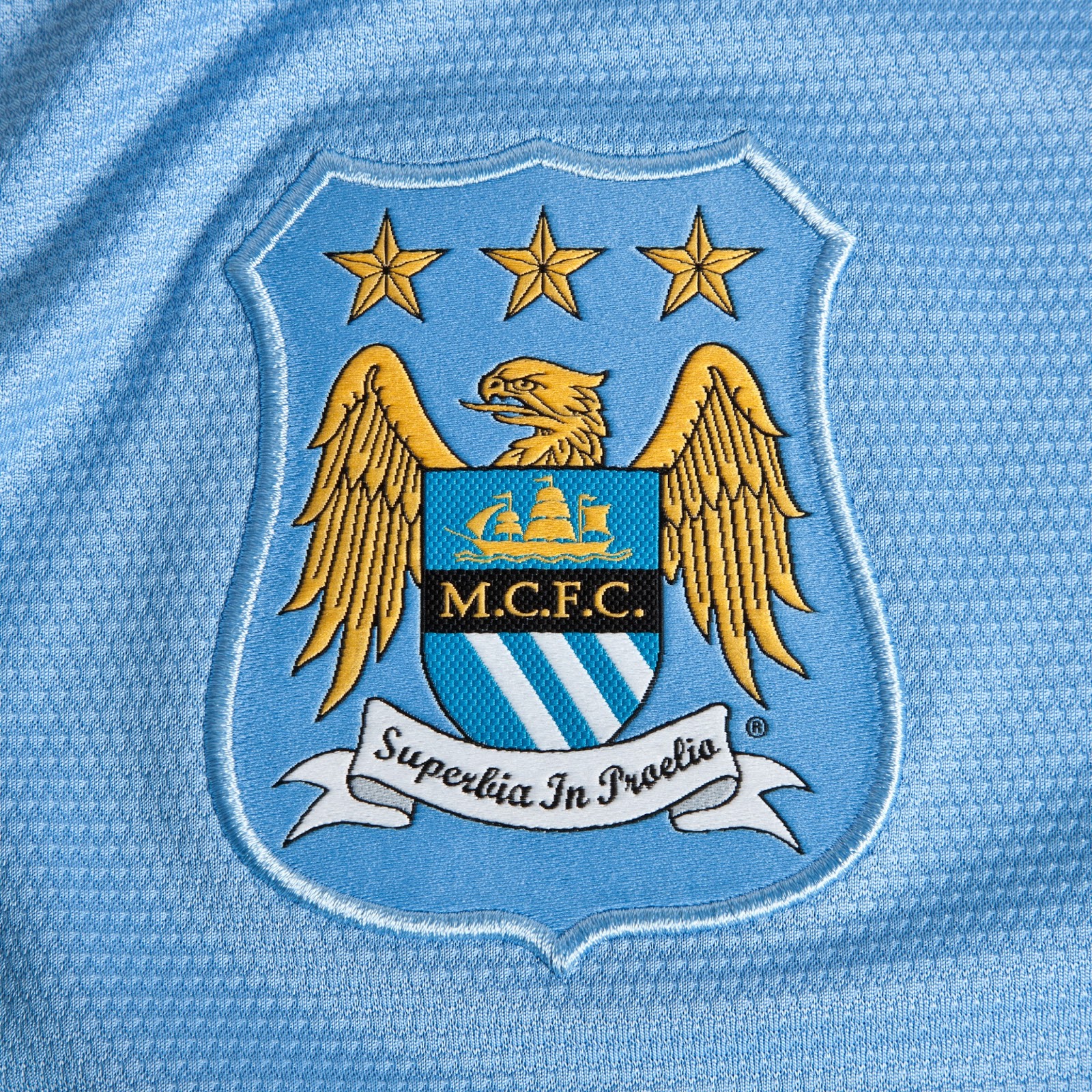 Nike Manchester City 13-14 Home Kit emblem