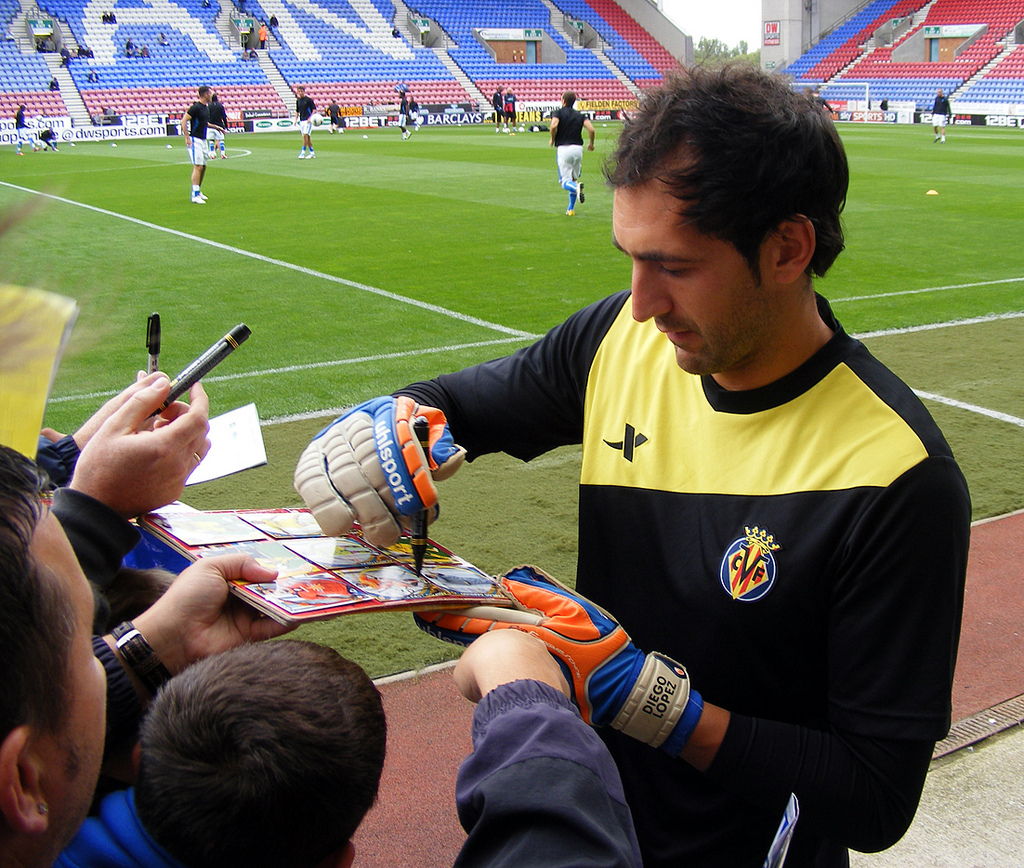 Diego_Lopez_autograph_signing,_Wigan_Athletic_v_Villarreal_CF,_7_August_2011