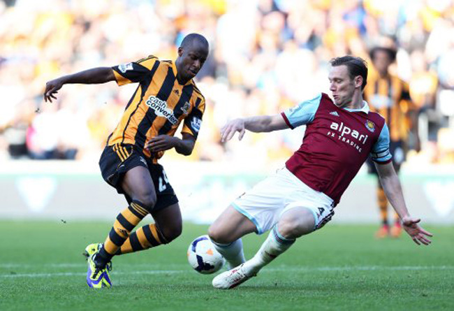 Hull City's Sone Aluko and West Ham United's Kevin Nolan (right) during the Barclays Premier League match at the KC Stadium, Hull.
