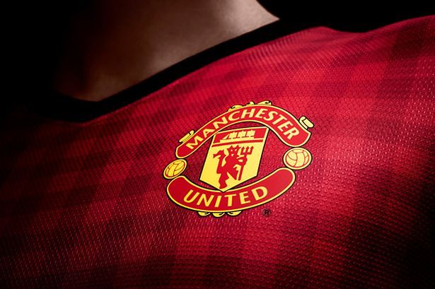 Authentic_Manchester United Crest on new home kit 2012 - 2013-828947